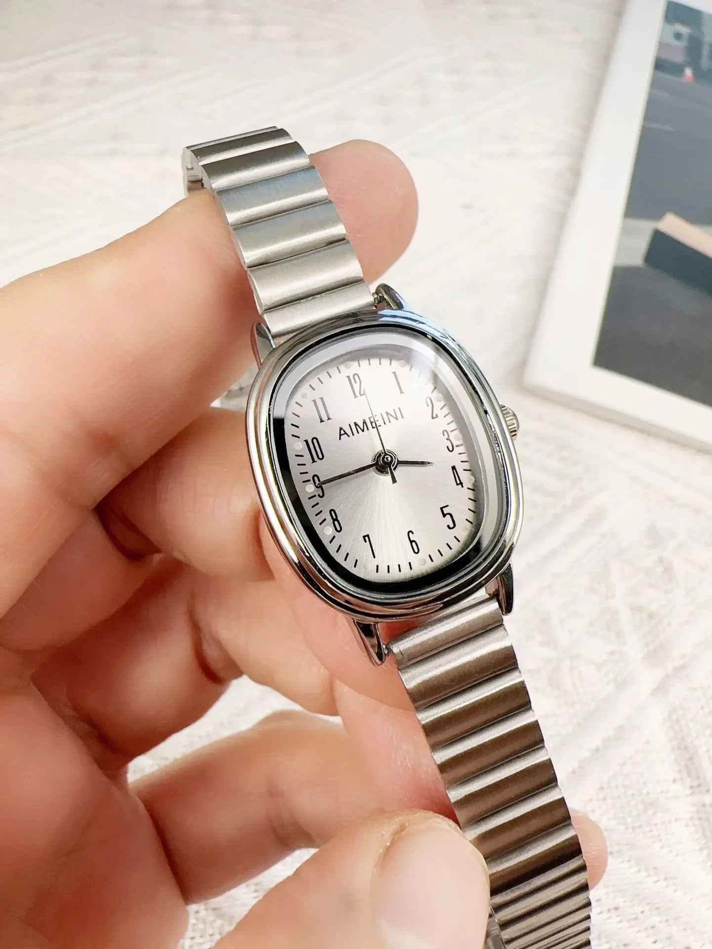 Oval Disk Women's Retro Digital Simple Watch - Norellé