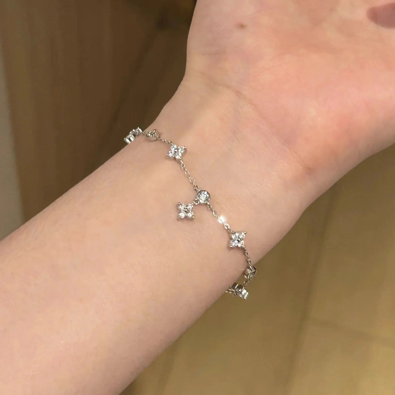 High-grade Four-leaf Clover Zircon Bracelet Fashion Gift Dignified Sense Of Design - Norellé