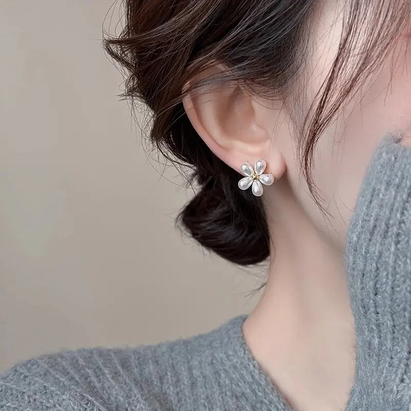 Korean Style Small Exquisite Cute Style Little Flower Pearl Stud Earrings - Norellé