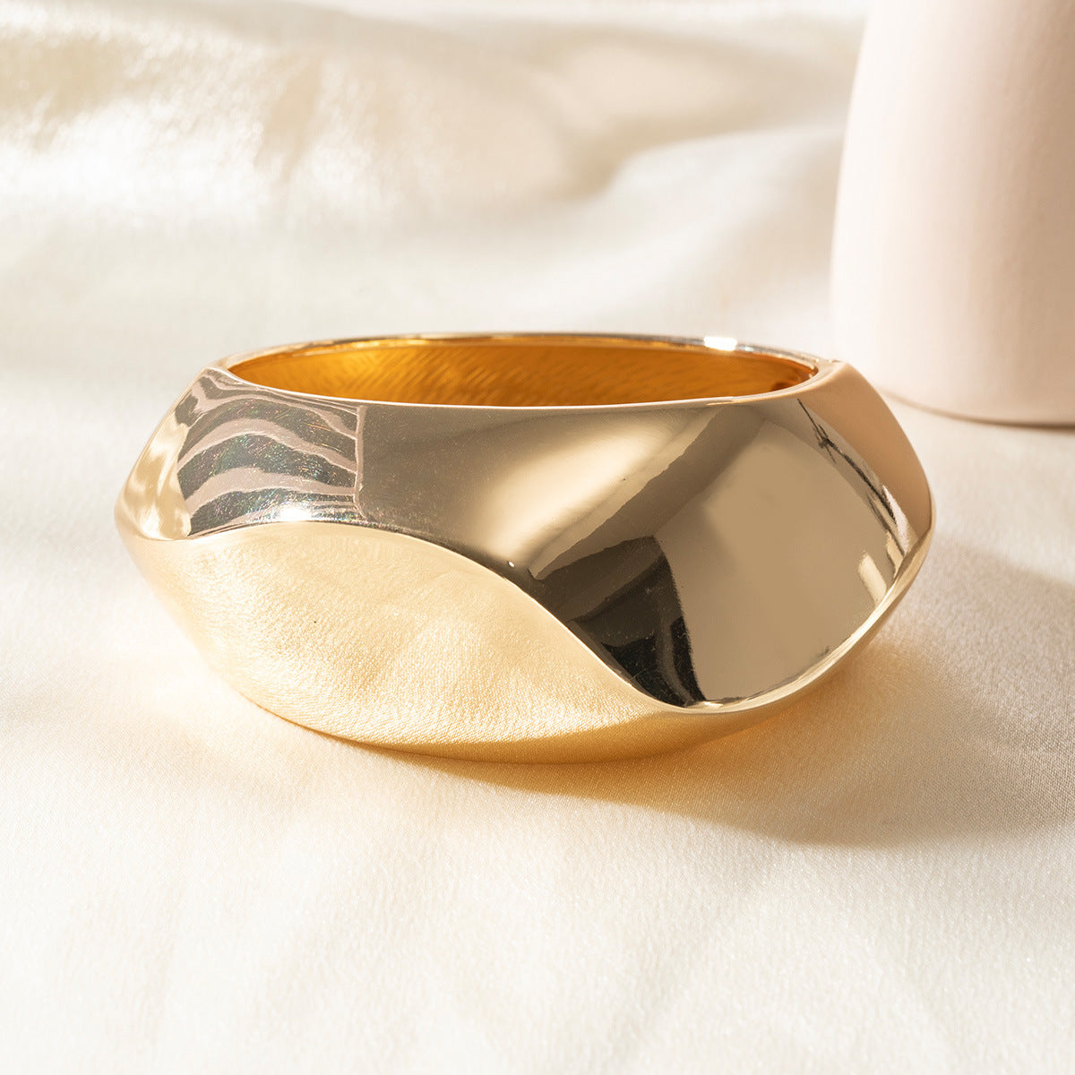 Exaggerated Wide Open Alloy Bracelet - Norellé