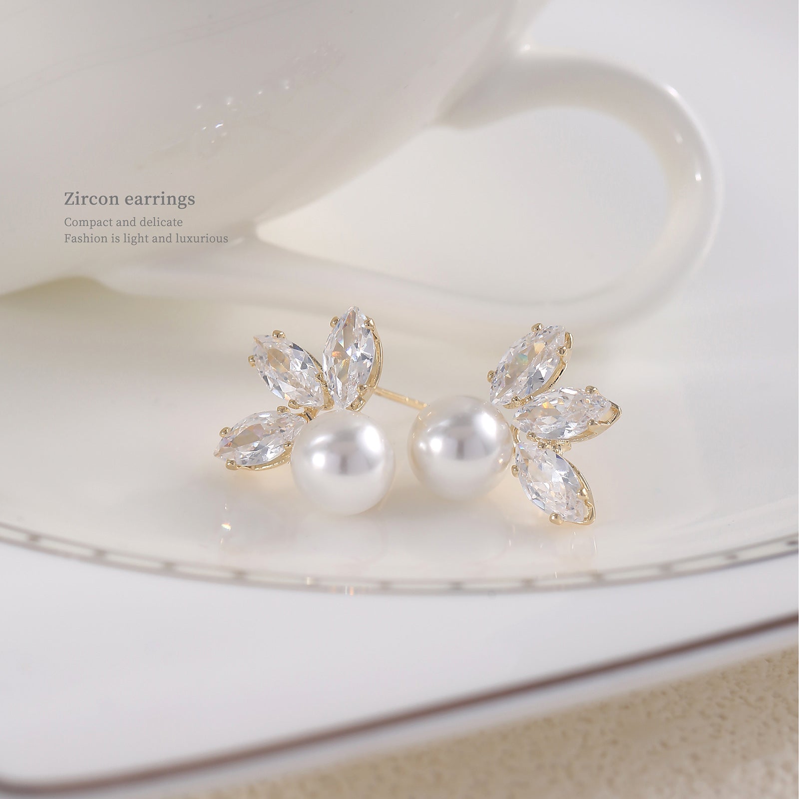 925 High-grade Three-petal Zircon Leaf Earrings - Norellé