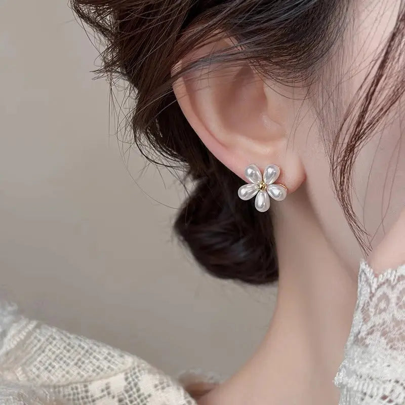 Korean Style Small Exquisite Cute Style Little Flower Pearl Stud Earrings - Norellé