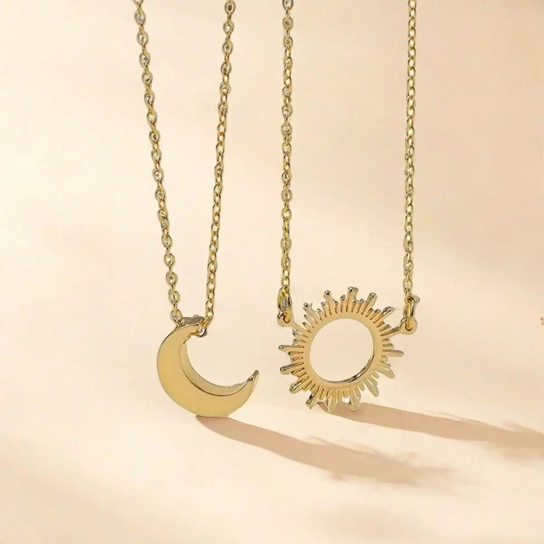 Elegant Vintage Necklace Hollow Sun Moon Pendant Chain Neck - Norellé