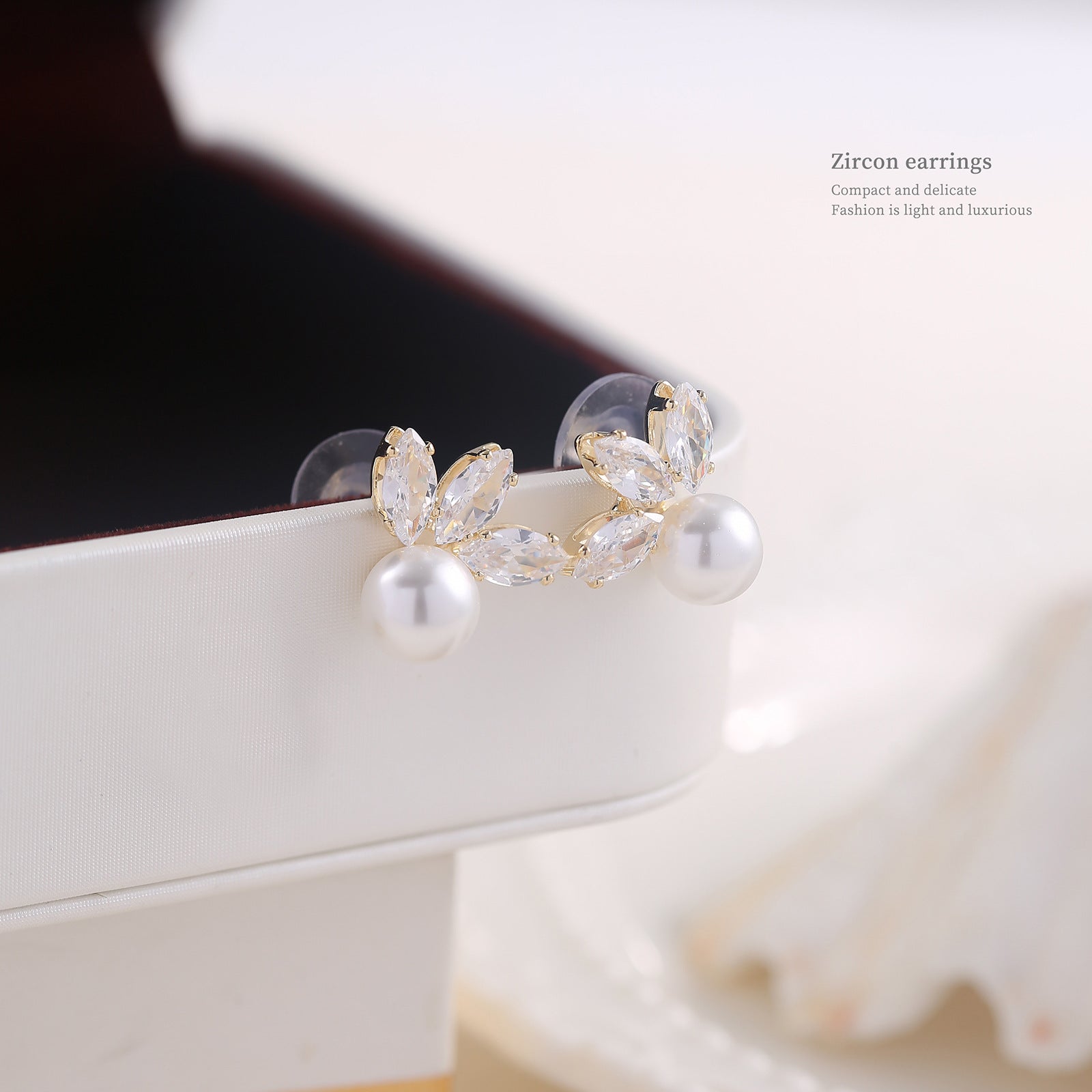 925 High-grade Three-petal Zircon Leaf Earrings - Norellé