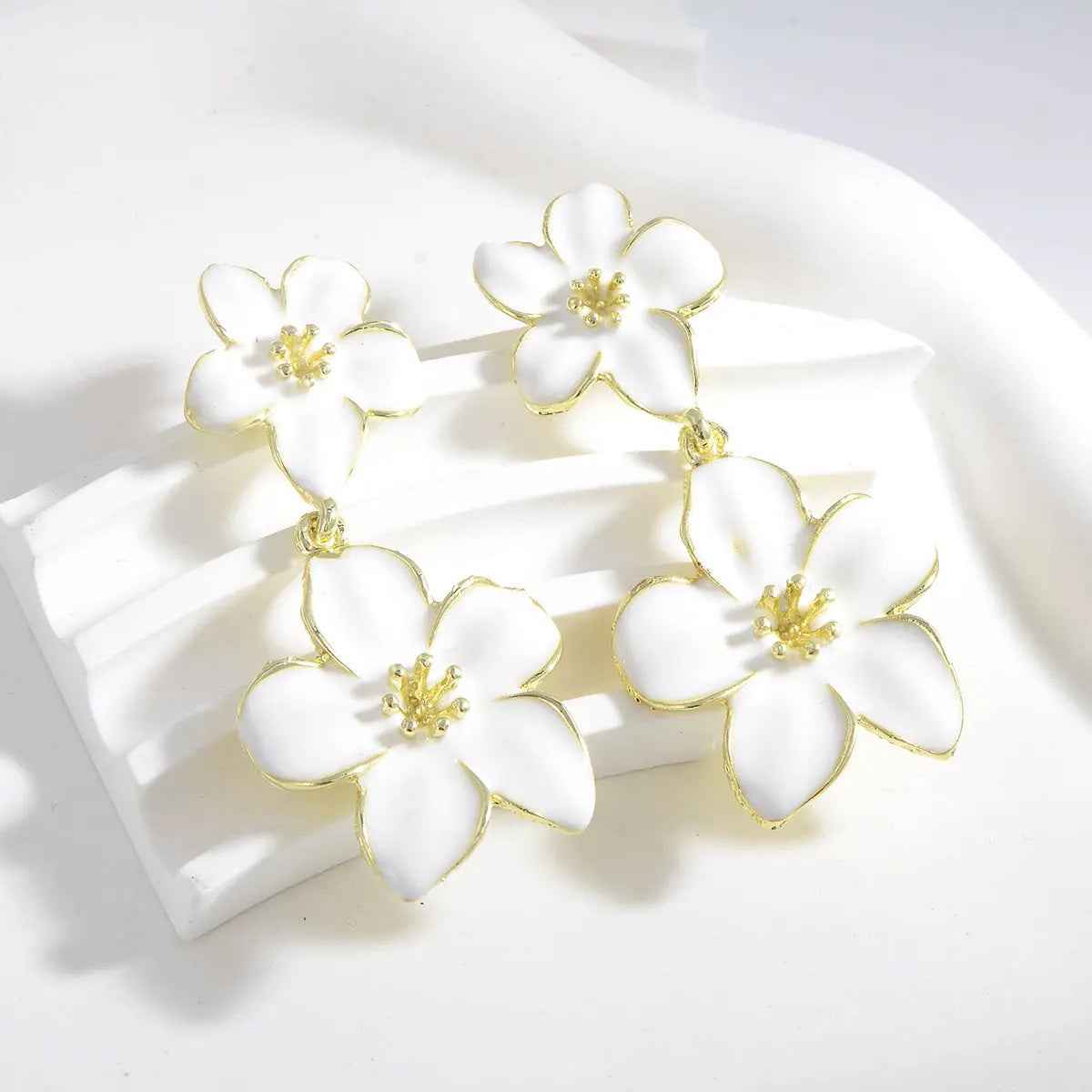 Drop Oil Camellia Earrings Hong Kong Style Retro - Norellé