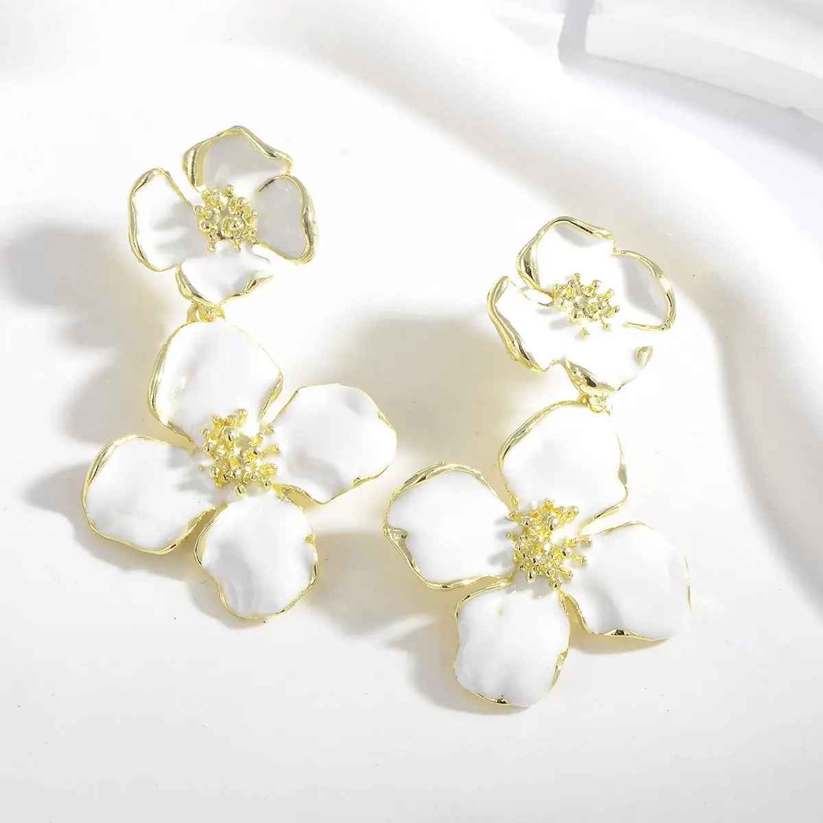 Drop Oil Camellia Earrings Hong Kong Style Retro - Norellé