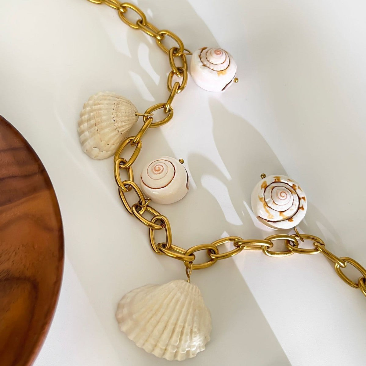 Personality Stylish Metal Chain Conch Shell Necklace - Norellé